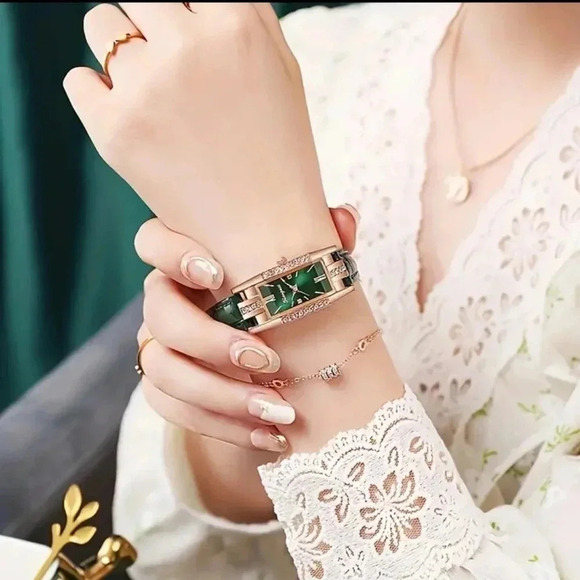 Luxury Women's Square Rose Golden Watch Green Leather Fashion Watch Women's.NWT - Picture 4 of 7